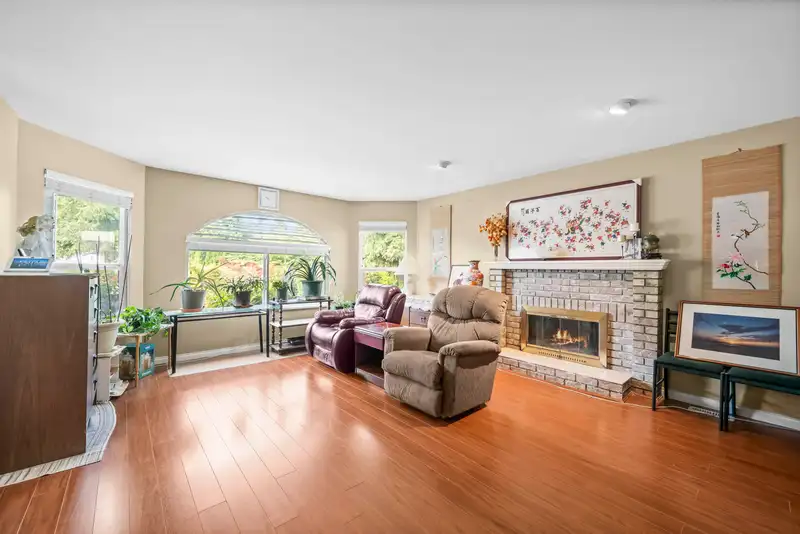 6012 124 STREET - photo 2 of 25
