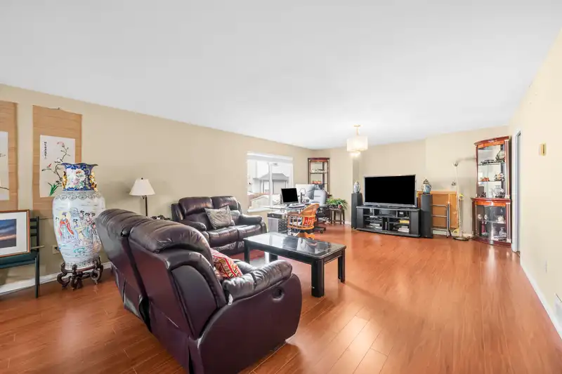 6012 124 STREET - photo 4 of 25