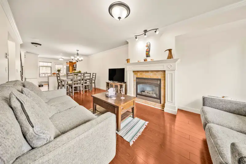 22 6238 192 STREET - photo 3 of 30