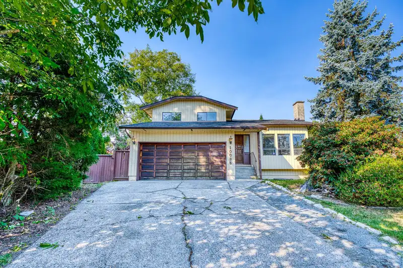 10035 157A STREET - photo 2 of 27