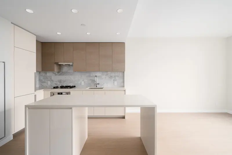 3201 4168 LOUGHEED HIGHWAY - photo 2 of 16