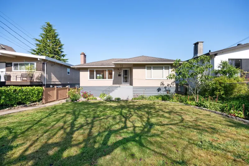 4262 DUMFRIES STREET - photo 1 of 25