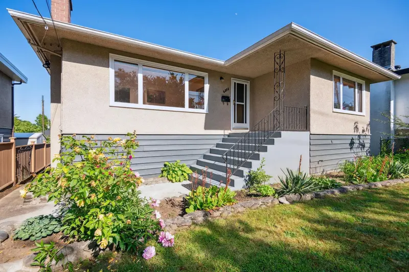 4262 DUMFRIES STREET - photo 4 of 25