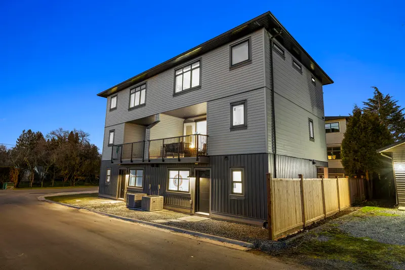 1 33586 HUGGINS AVENUE - photo 1 of 25