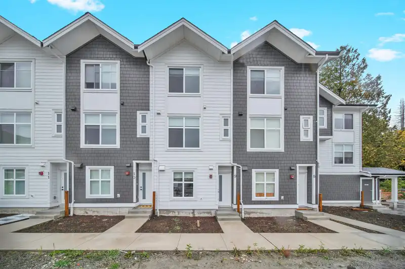 9 12770 105 AVENUE - photo 2 of 36