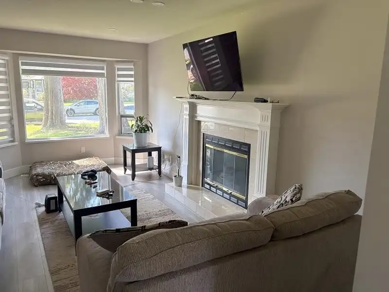 15731 96A AVENUE - photo 4 of 17