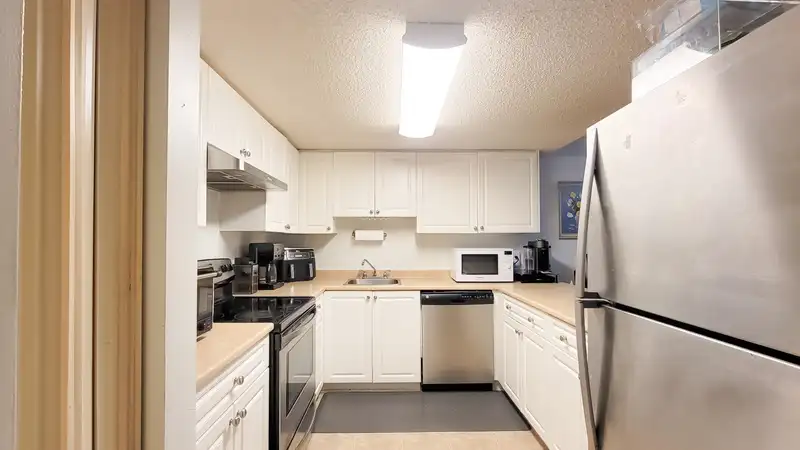 103 7095 133B STREET - photo 2 of 25