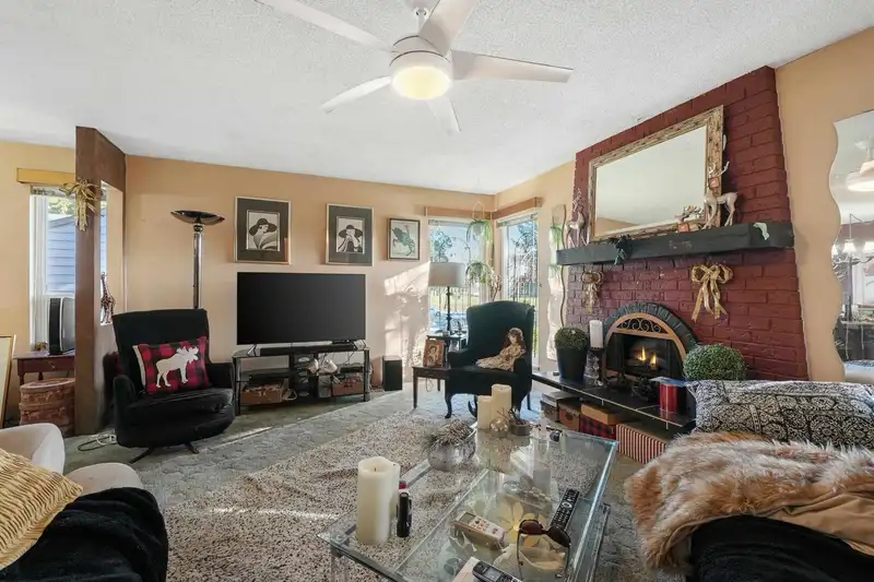13169 98 AVENUE - photo 3 of 39