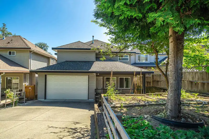 9765 160A STREET - photo 2 of 40