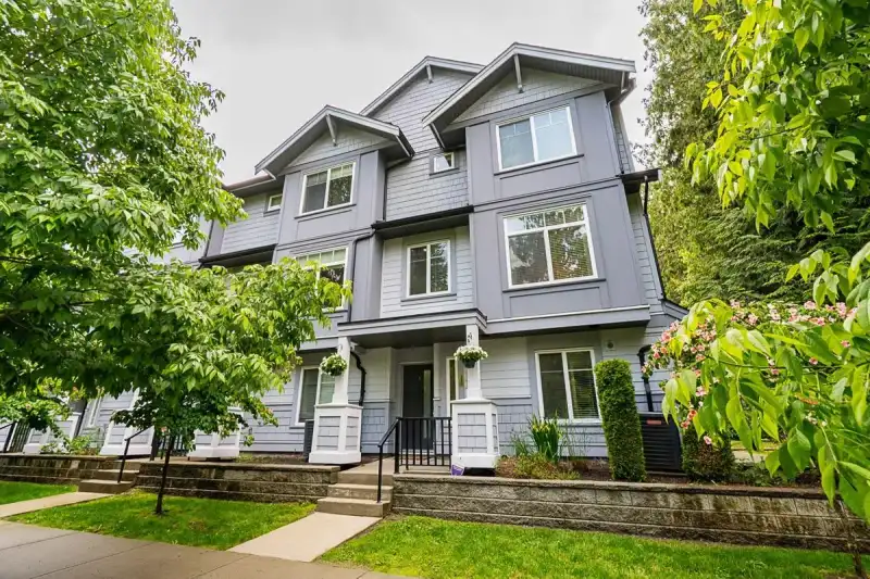 37 19239 70 AVENUE - photo 1 of 35