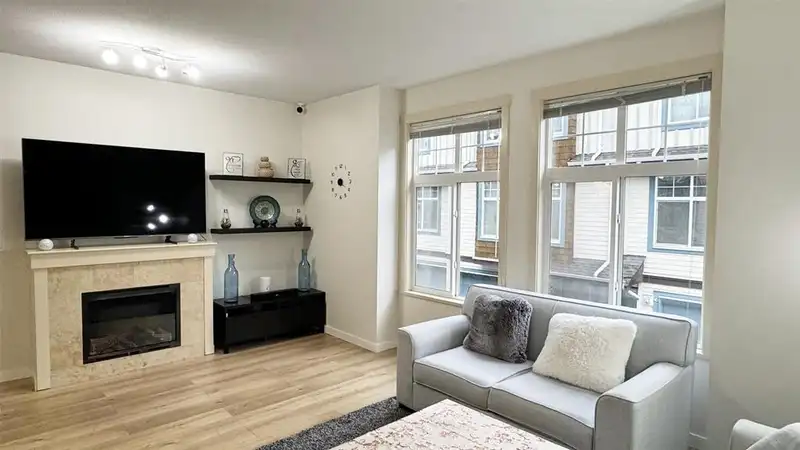 15 16588 FRASER HIGHWAY - photo 1 of 40