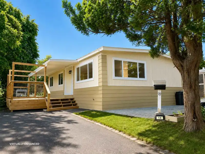19 13650 80 AVENUE - photo 1 of 25