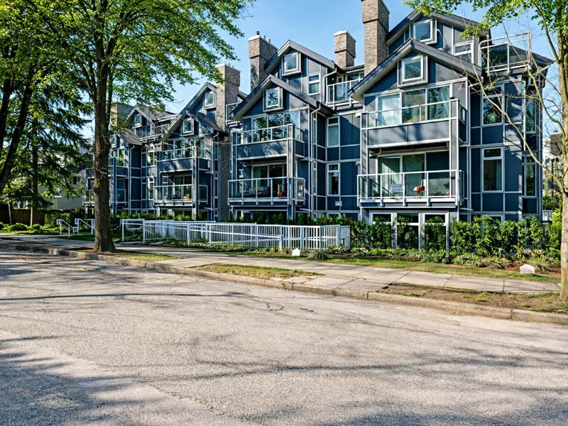 307 865 W 15TH AVENUE - photo 2 of 25