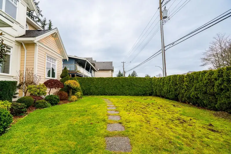 13530 60 AVENUE - photo 4 of 40
