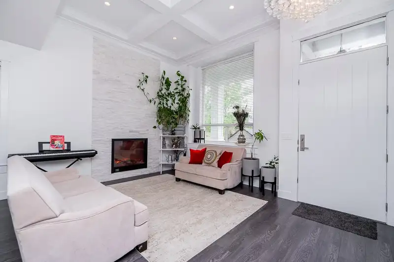 6280 128 STREET - photo 2 of 22