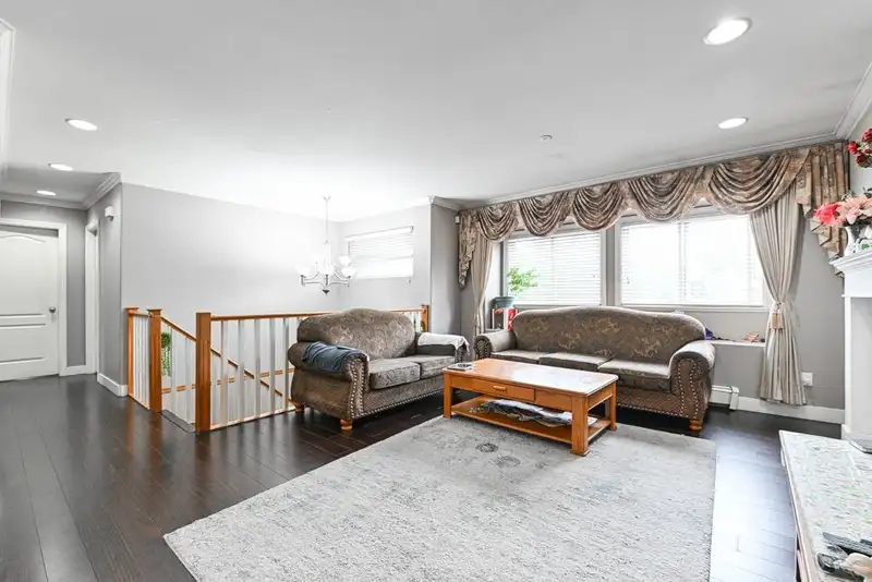 9687 120 STREET - photo 4 of 40