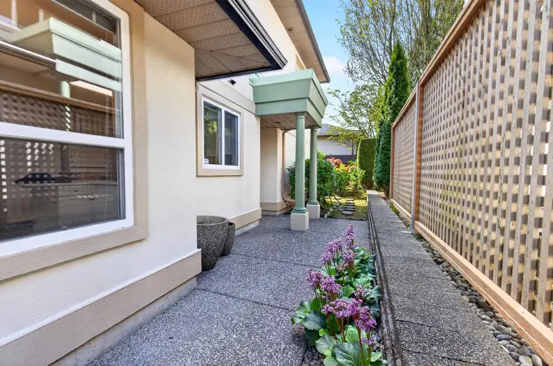 249 13888 70 AVENUE - photo 4 of 40
