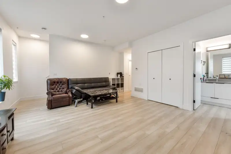 19 18855 72 AVENUE - photo 4 of 29