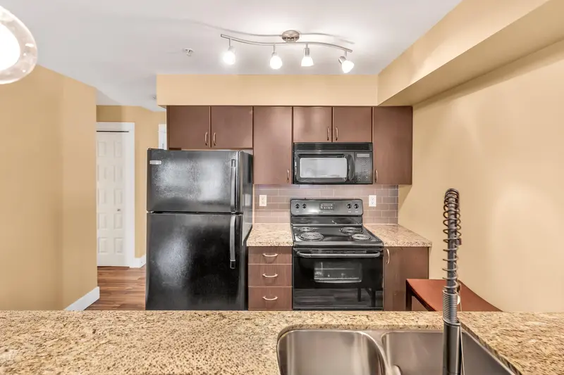 209 2515 PARK DRIVE - photo 3 of 17