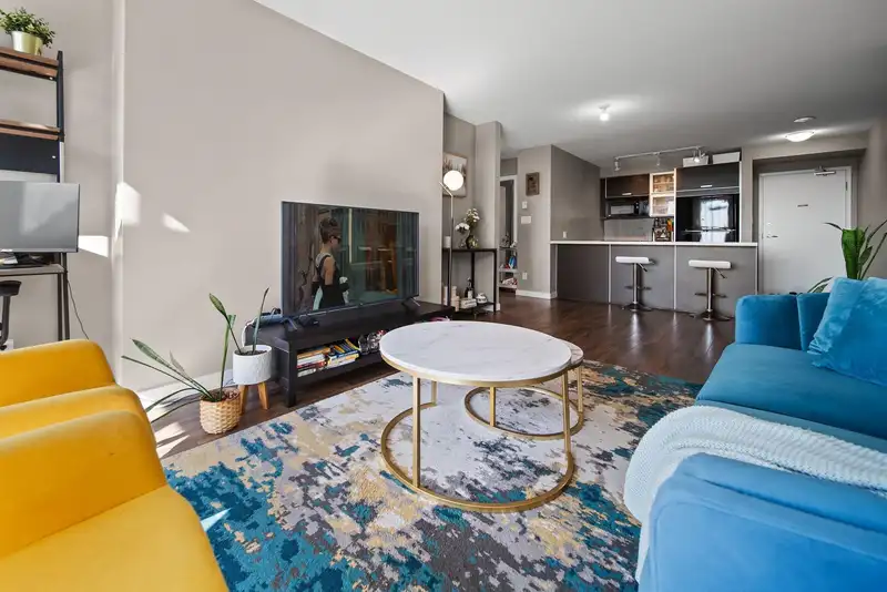 909 9981 WHALLEY BOULEVARD - photo 1 of 23
