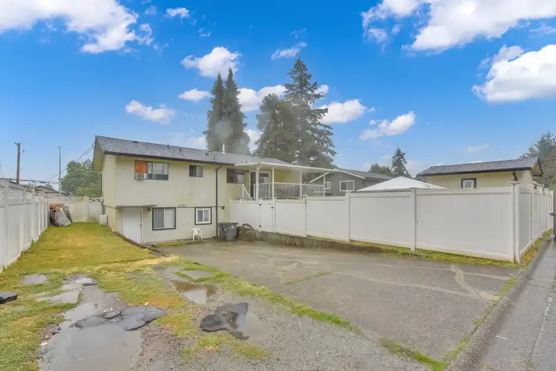 6643 132 STREET - photo 4 of 29