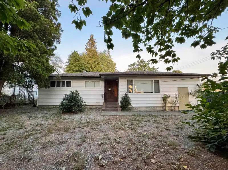 8406 152 STREET - photo 1 of 11