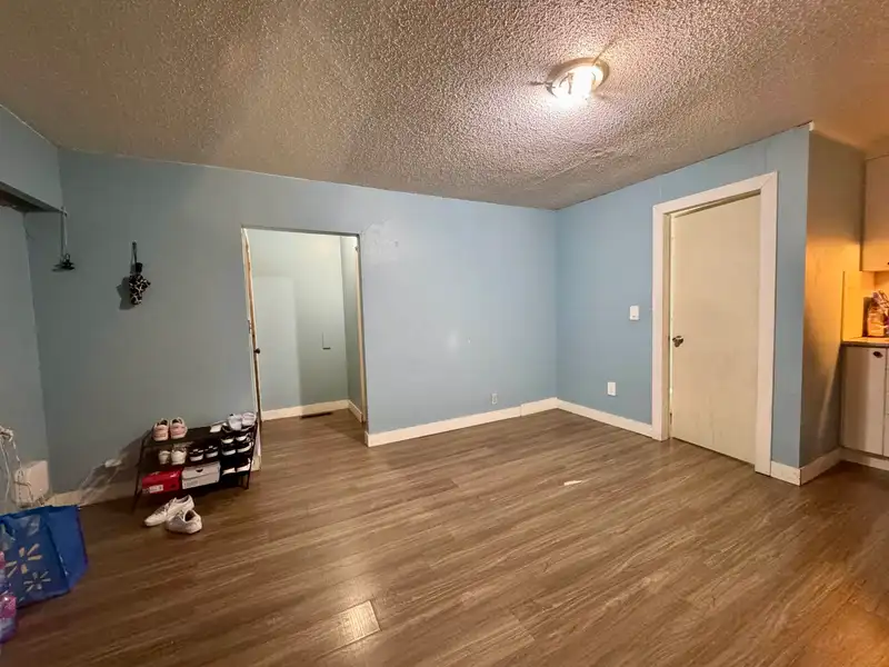 8406 152 STREET - photo 4 of 11