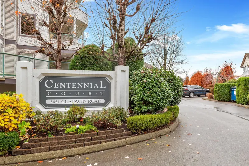 246 2451 GLADWIN ROAD - photo 3 of 25