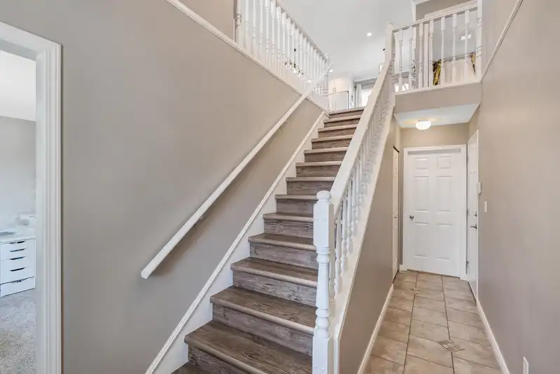 18759 61A AVENUE - photo 4 of 28