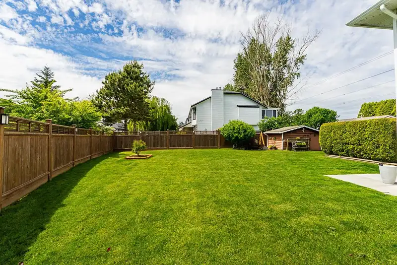 18787 56B AVENUE - photo 2 of 37