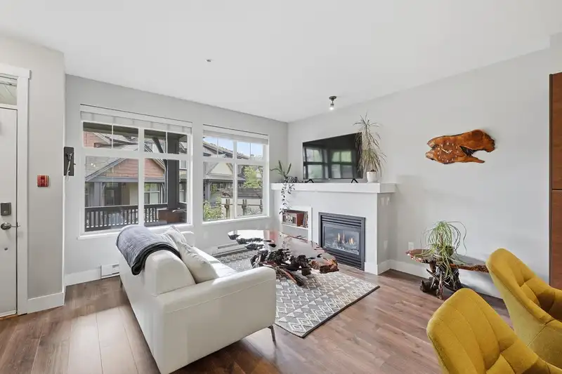 56 19478 65 AVENUE - photo 1 of 37