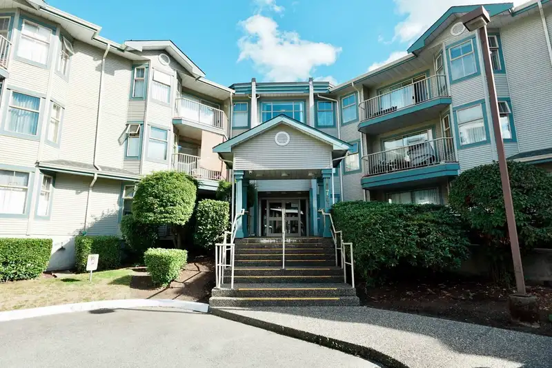313 10756 138 STREET - photo 2 of 9