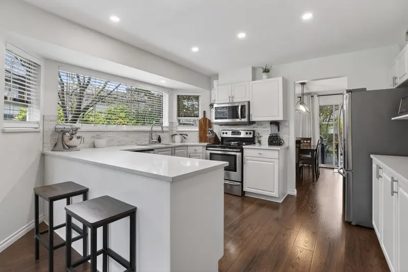 109 16080 82 AVENUE - photo 1 of 25