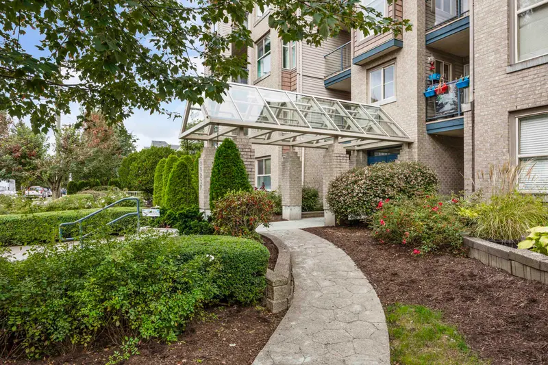 107 20237 54 AVENUE - photo 1 of 25