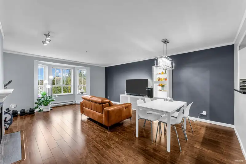 409 15268 105 AVENUE - photo 1 of 29