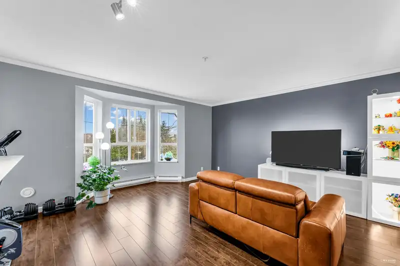 409 15268 105 AVENUE - photo 4 of 29