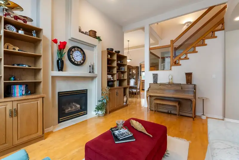 15651 83A AVENUE - photo 3 of 40