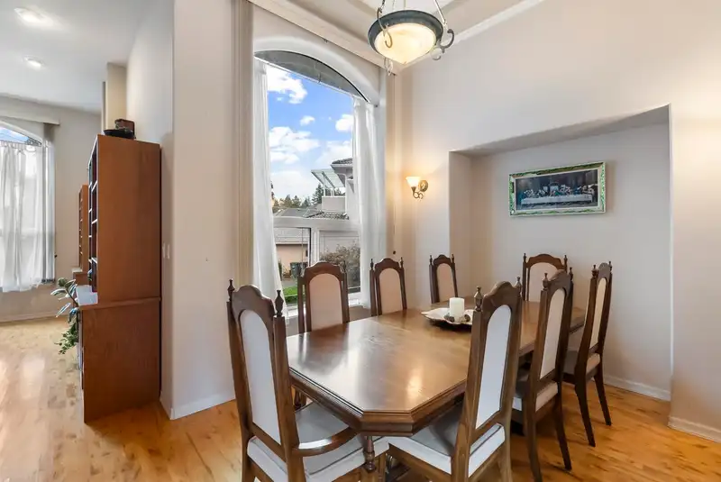 15651 83A AVENUE - photo 4 of 40