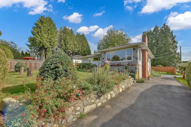 12862 104 AVENUE - photo 1 of 28