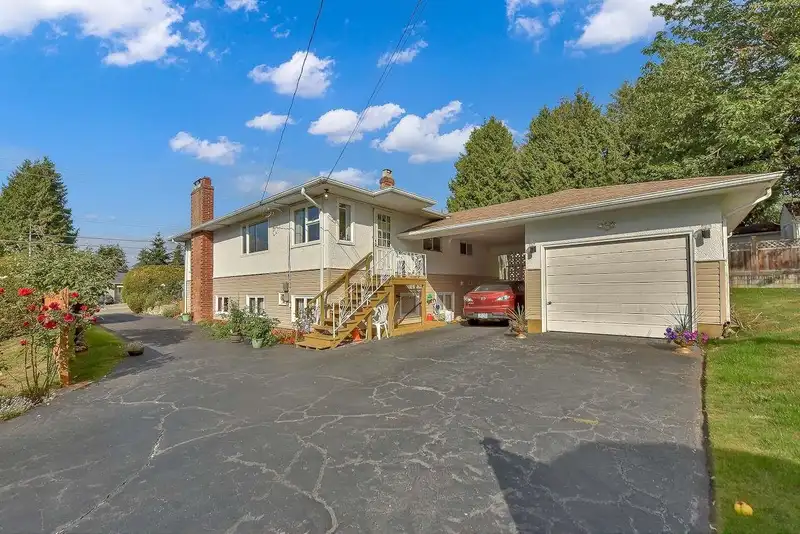 12862 104 AVENUE - photo 4 of 28