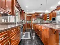 5733 136B STREET - thumbnail 8