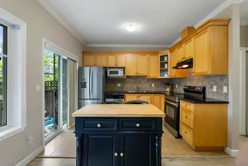22 8633 159 STREET - photo 4 of 17