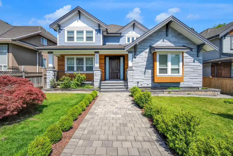 17123 104 AVENUE - photo 1 of 33