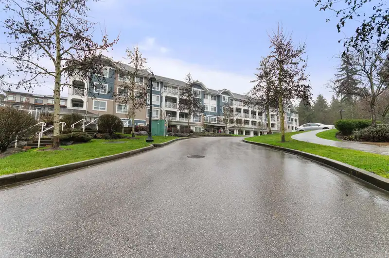 408 16396 64 AVENUE - photo 1 of 39
