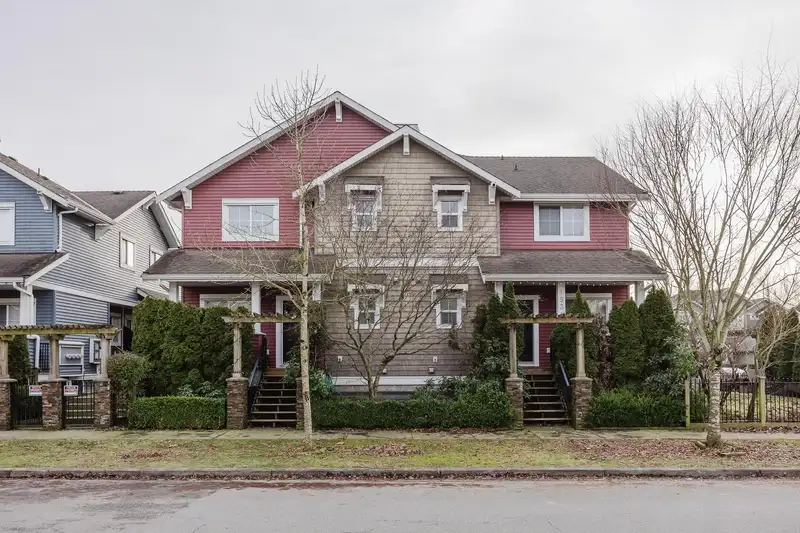 A4 19316 72A AVENUE - photo 1 of 40