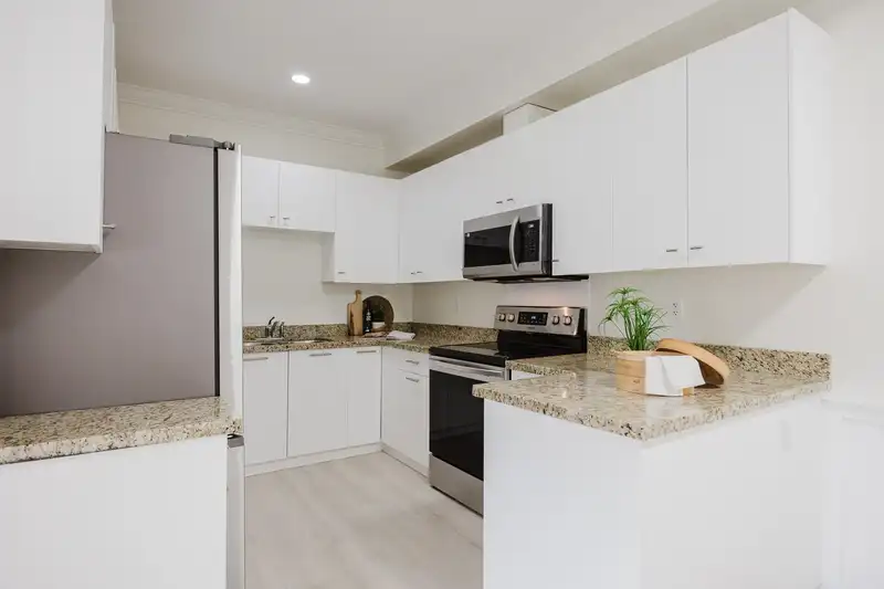 A4 19316 72A AVENUE - photo 4 of 40
