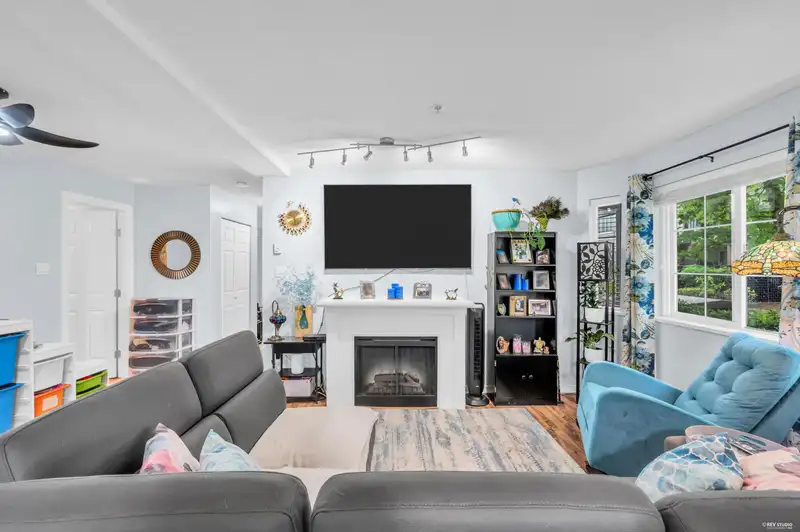 112 14877 100 AVENUE - photo 1 of 25