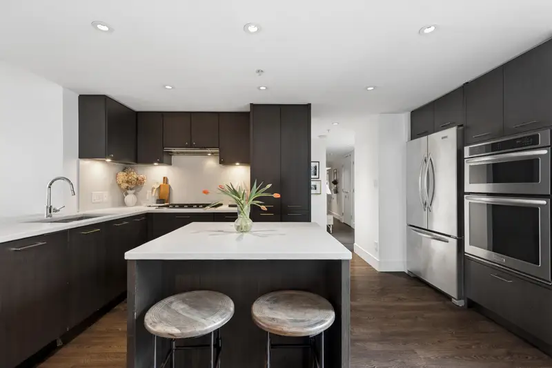 303 150 W 15TH STREET - photo 2 of 25