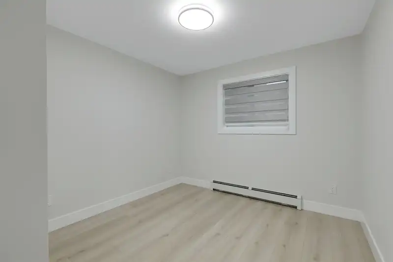 12509 77B AVENUE - photo 4 of 40