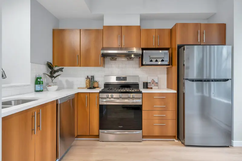 130 9229 UNIVERSITY CRESCENT - photo 4 of 25